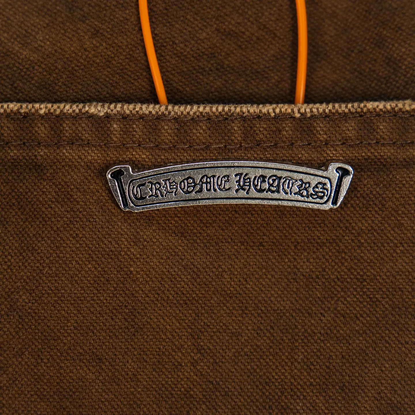 P290 Chrome Hearts Chrome Hearts Brown Logging Orange Multi-leather Jeans Multi-leather standard workwear jeans and jeans need to be washed and then disassembled and hand-stitched with sheepskin cross leather and then spliced to complete. The whole process is too complicated to describe. About Chrome Hearts This is an extremely luxurious fashion brand that can also be called the nobility of the high street. It has always been an exclusive brand for some hipsters or the second generation of rich people. Compared with ordinary high streets, it is more luxurious and noble. Compared with luxury brands, it is more fashionable and individual. It has always been a brand that I have a special liking for. Style number: 1787# Color: Brown Size: 28 30 32 34 36
